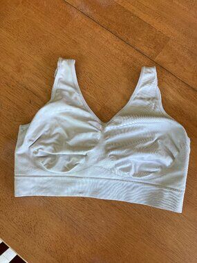 Truekind Daily Comfort Wireless Shaper Bra White Size L - Oatmeal color?